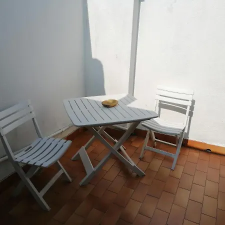 拉卡斯塔酒店 *